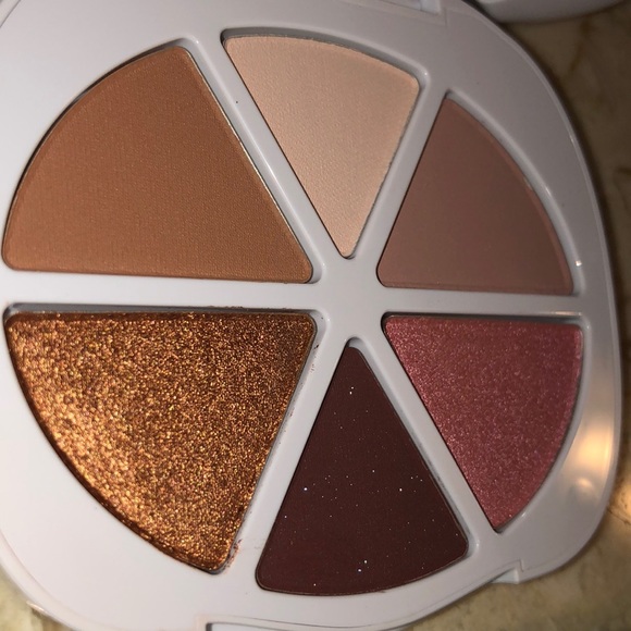 SOLD OUT Too Faced Puppy Eyeshadow Palette - Picture 3 of 6